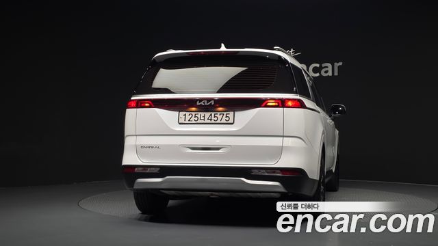 Kia Canival 2023 — photo 4