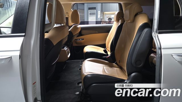 Kia Canival 2023 — photo 16