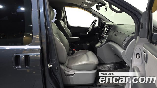 Hyundai Starex 2019 — photo 11