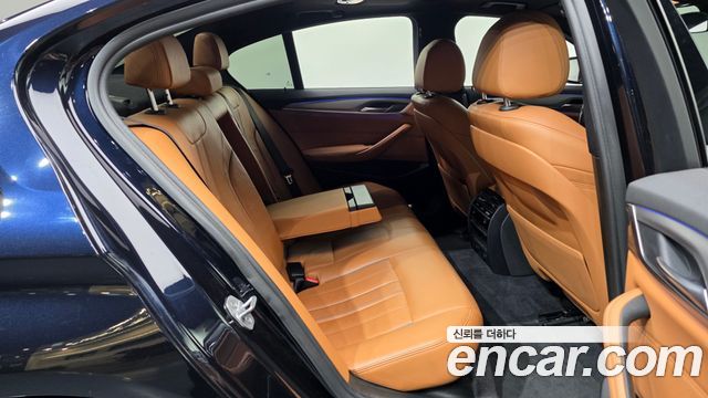 BMW 5-Series 2018 — photo 18