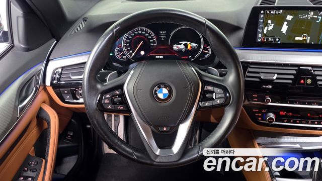 BMW 5-Series 2018 — photo 19