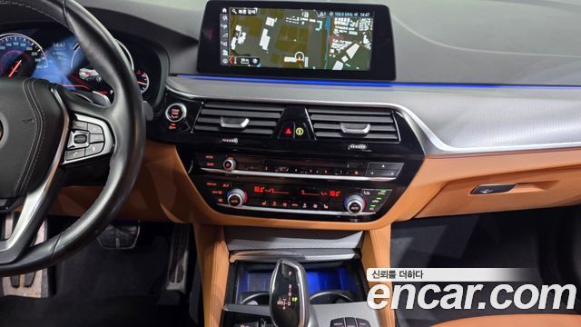 BMW 5-Series 2018 — photo 20