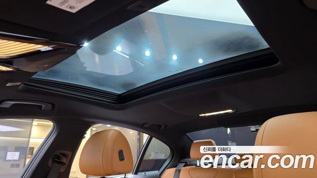 BMW 5-Series 2018 — photo 24