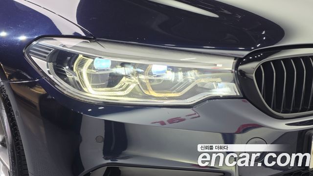 BMW 5-Series 2018 — photo 8