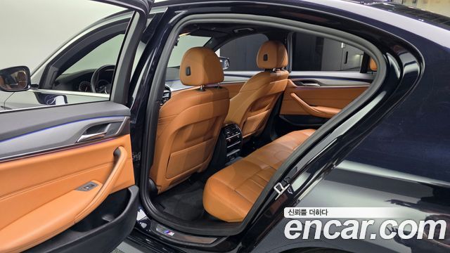 BMW 5-Series 2018 — photo 16