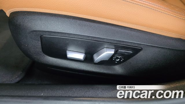 BMW 5-Series 2018 — photo 31
