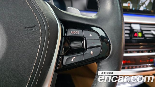 BMW 5-Series 2018 — photo 32