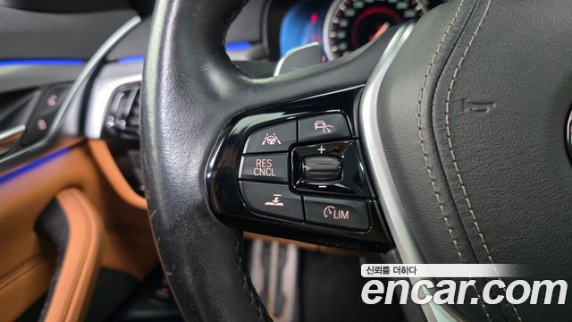 BMW 5-Series 2018 — photo 35