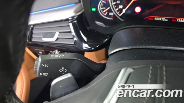 BMW 5-Series 2018 — photo 36
