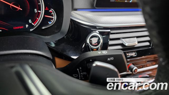 BMW 5-Series 2018 — photo 37