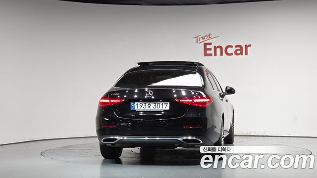 Mercedes-Benz C-Class 2023 — photo 4