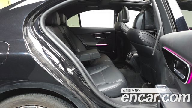 Mercedes-Benz C-Class 2023 — photo 17