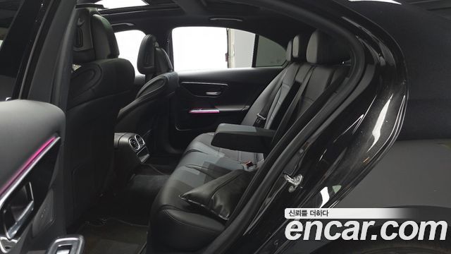 Mercedes-Benz C-Class 2023 — photo 18