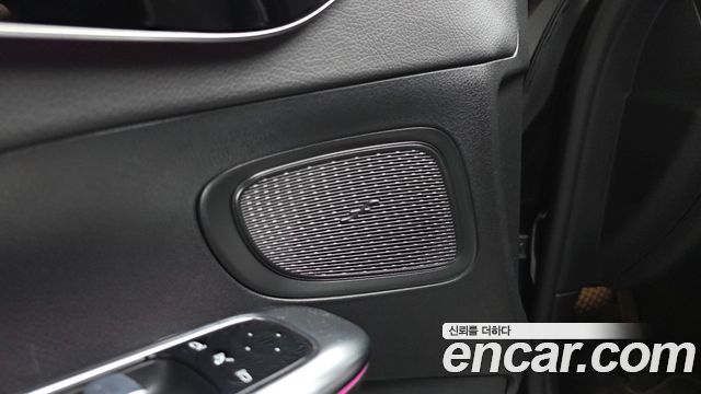 Mercedes-Benz C-Class 2023 — photo 23