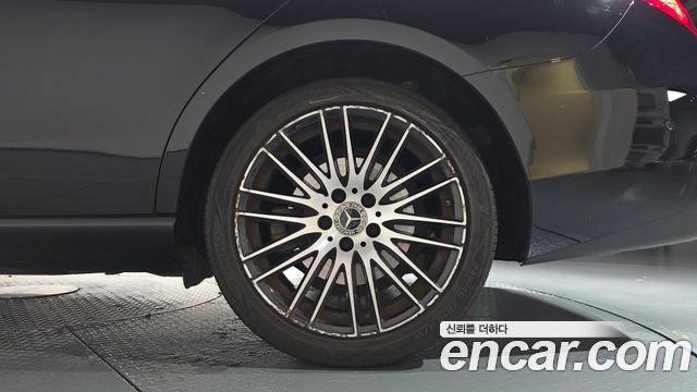 Mercedes-Benz C-Class 2023 — photo 7