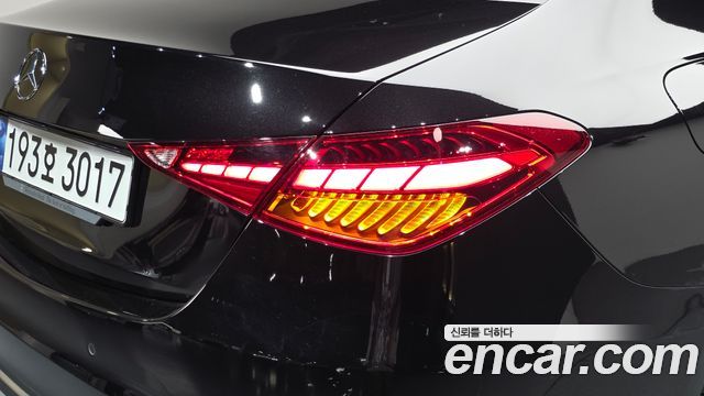 Mercedes-Benz C-Class 2023 — photo 9