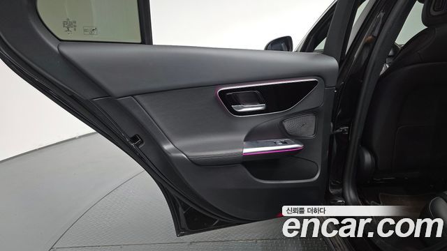 Mercedes-Benz C-Class 2023 — photo 15