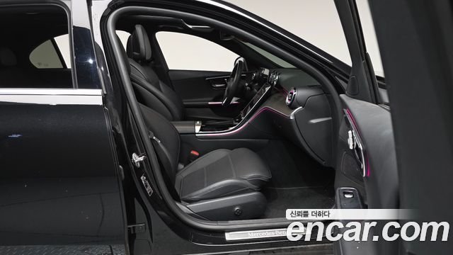 Mercedes-Benz C-Class 2023 — photo 16