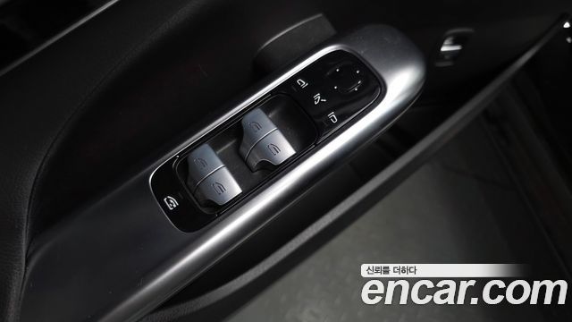 Mercedes-Benz C-Class 2023 — photo 30
