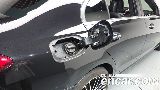 Mercedes-Benz C-Class 2023 — photo 34