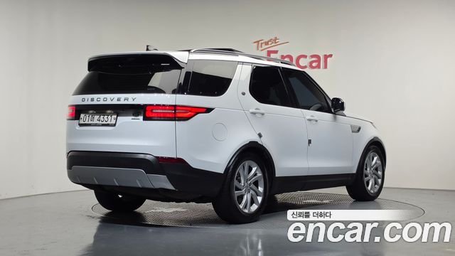 Land Rover Discovery 2017 — photo 2