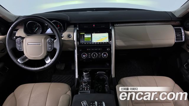Land Rover Discovery 2017 — photo 10