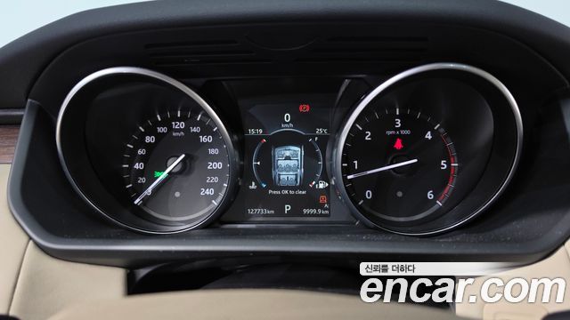 Land Rover Discovery 2017 — photo 11