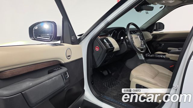 Land Rover Discovery 2017 — photo 13
