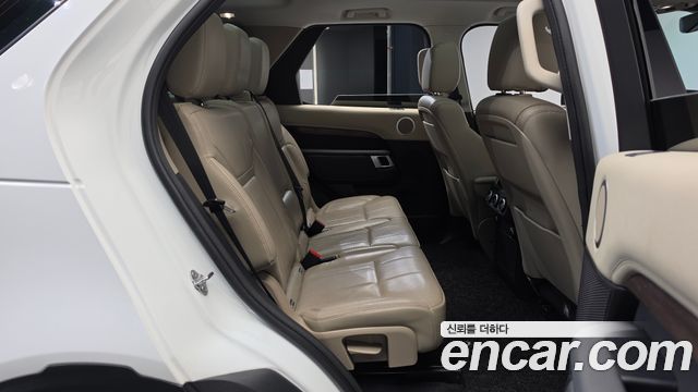 Land Rover Discovery 2017 — photo 17
