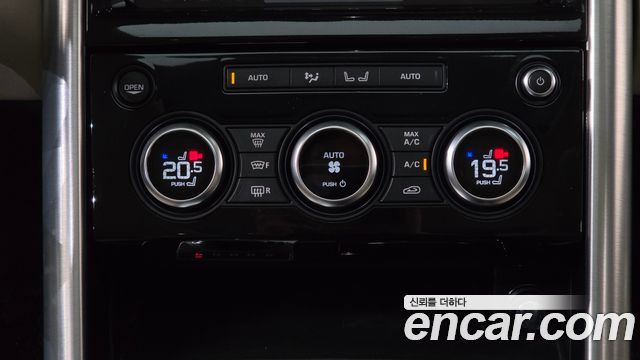 Land Rover Discovery 2017 — photo 18