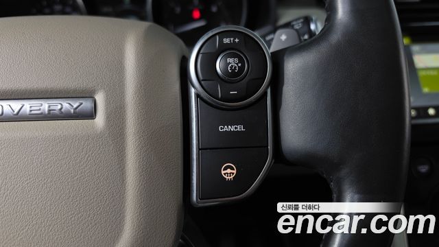 Land Rover Discovery 2017 — photo 24