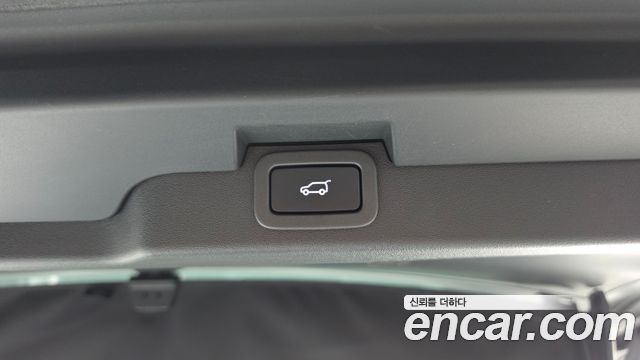 Land Rover Discovery 2017 — photo 26
