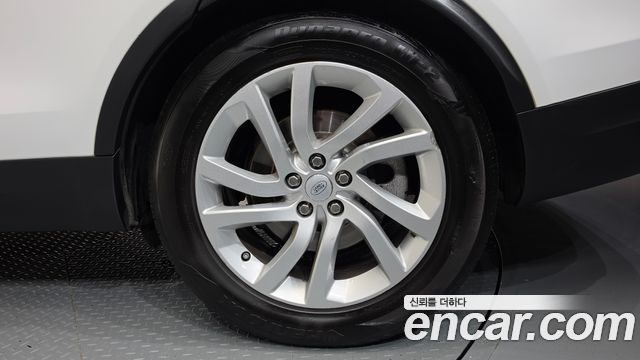Land Rover Discovery 2017 — photo 7