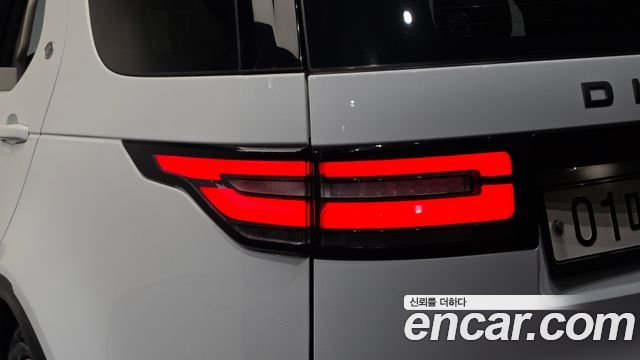 Land Rover Discovery 2017 — photo 9