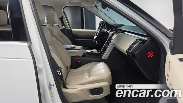Land Rover Discovery 2017 — photo 16