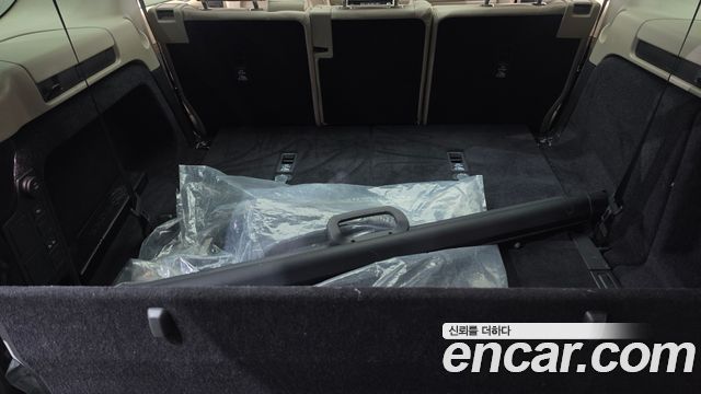 Land Rover Discovery 2017 — photo 27