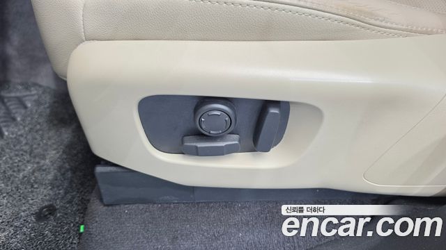 Land Rover Discovery 2017 — photo 31