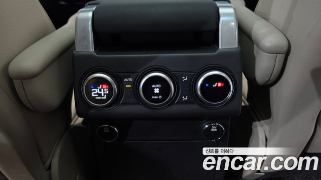 Land Rover Discovery 2017 — photo 34