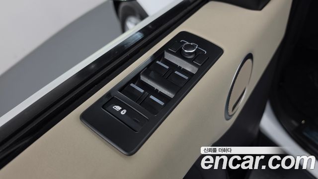 Land Rover Discovery 2017 — photo 35