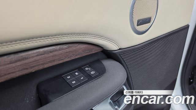 Land Rover Discovery 2017 — photo 36