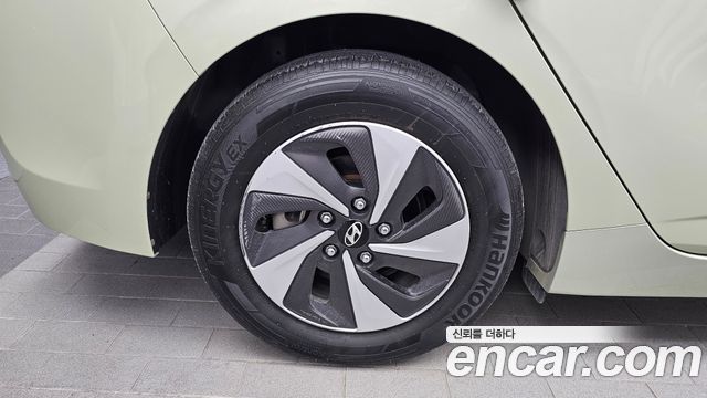 Hyundai Ioniq 2016 — photo 5
