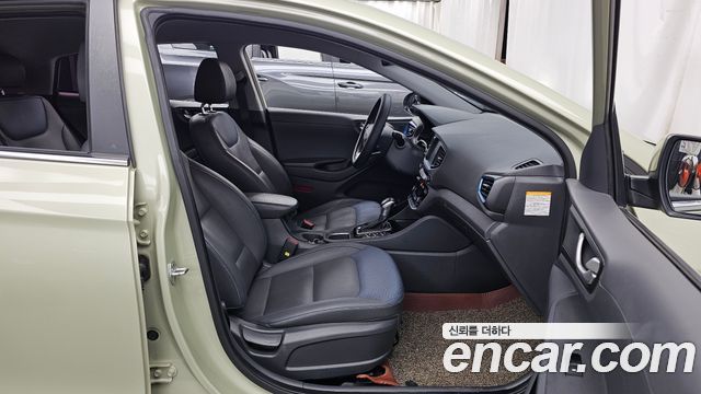 Hyundai Ioniq 2016 — photo 17