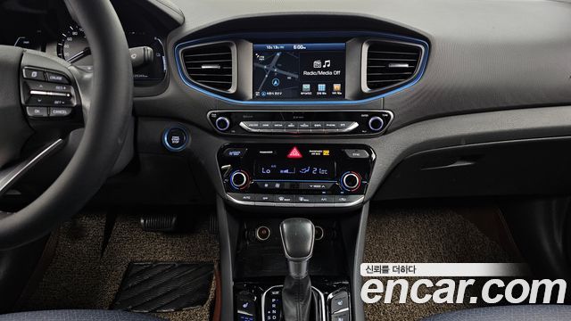 Hyundai Ioniq 2016 — photo 22