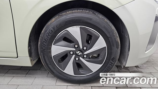 Hyundai Ioniq 2016 — photo 7