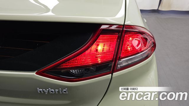 Hyundai Ioniq 2016 — photo 9