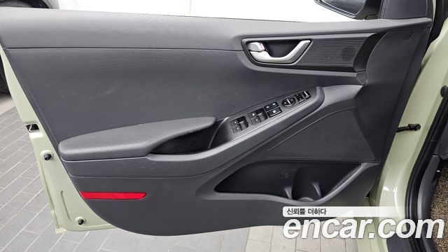 Hyundai Ioniq 2016 — photo 14