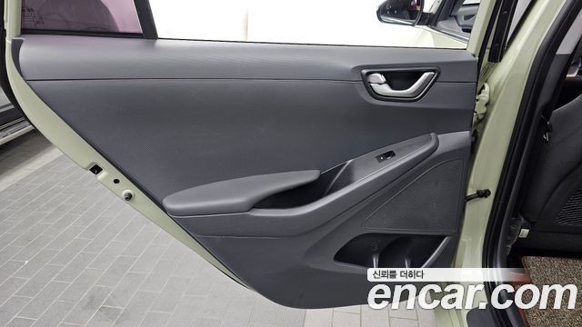 Hyundai Ioniq 2016 — photo 15