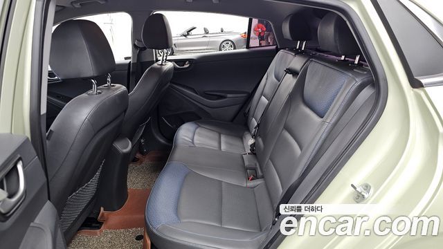 Hyundai Ioniq 2016 — photo 16