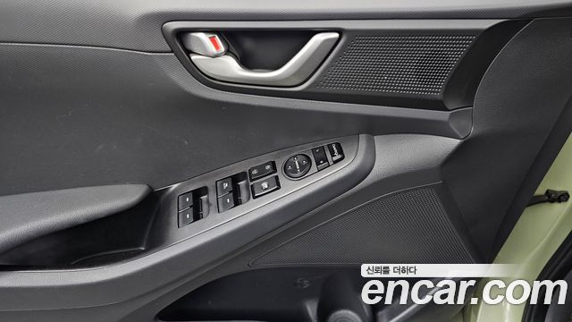 Hyundai Ioniq 2016 — photo 31