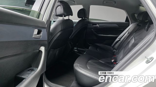 Hyundai Sonata 2017 — photo 18